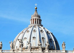 Итальянец провел акцию протеста на куполе собора Святого Петра